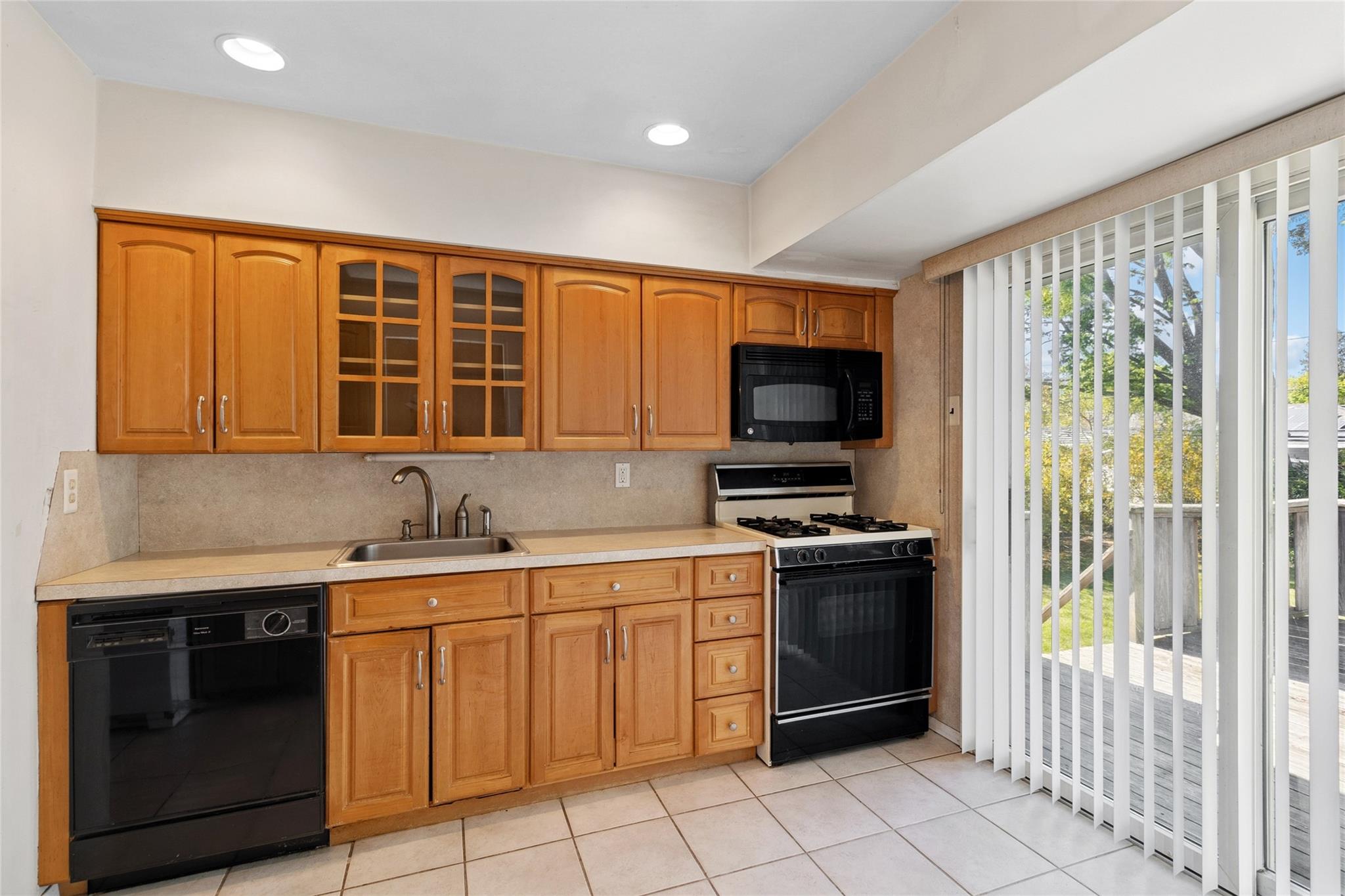 56 Hayrick Lane, Commack, New York image 21