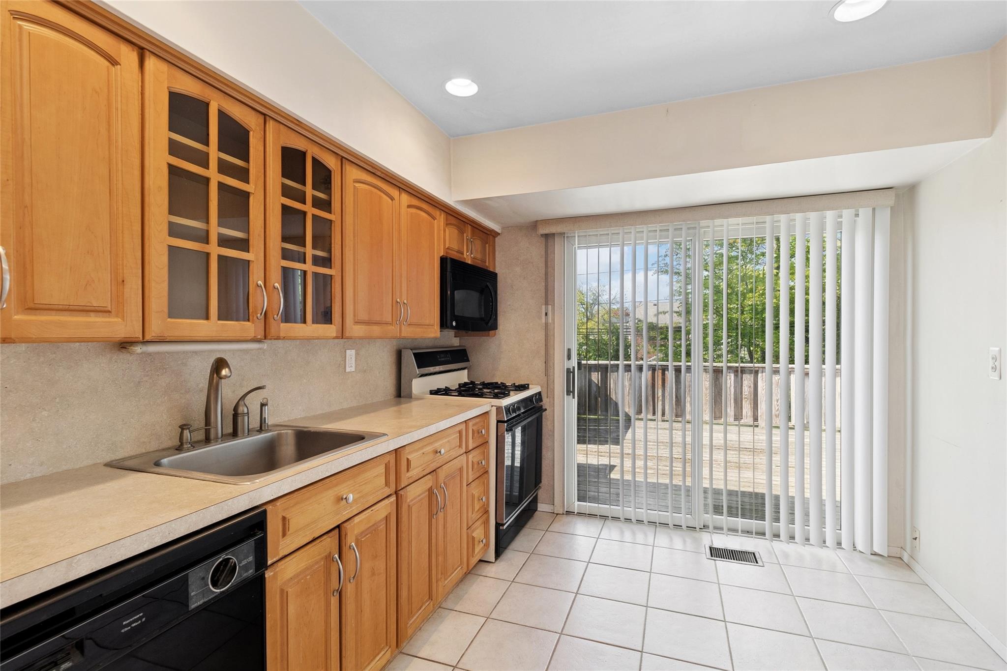56 Hayrick Lane, Commack, New York image 20