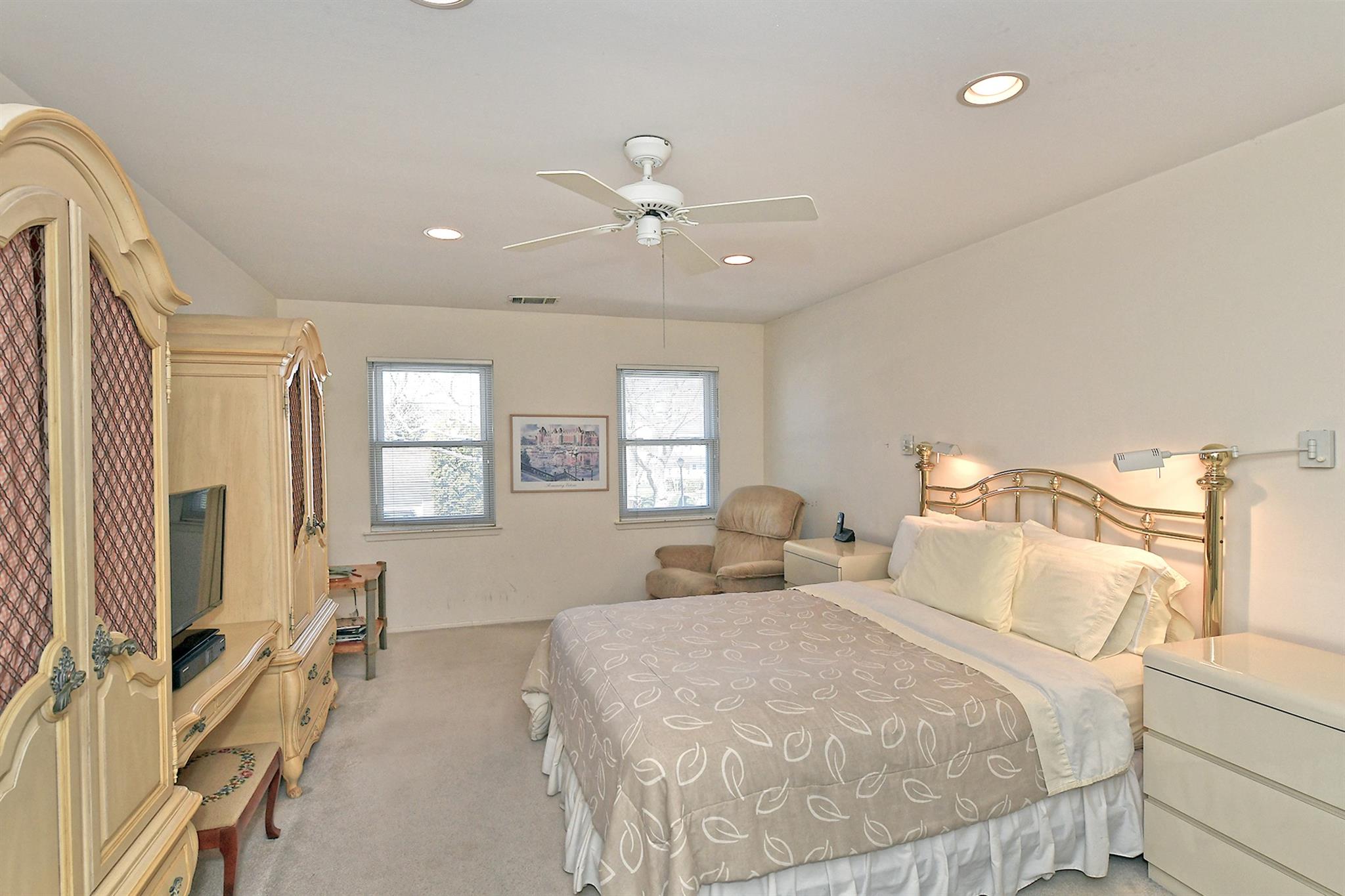 24 N Manors Drive, Jericho, Florida image 18