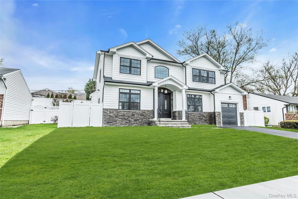 Photo of 7 Sheridan Street, Old Bethpage, NY 11804 (MLS # 881191)
