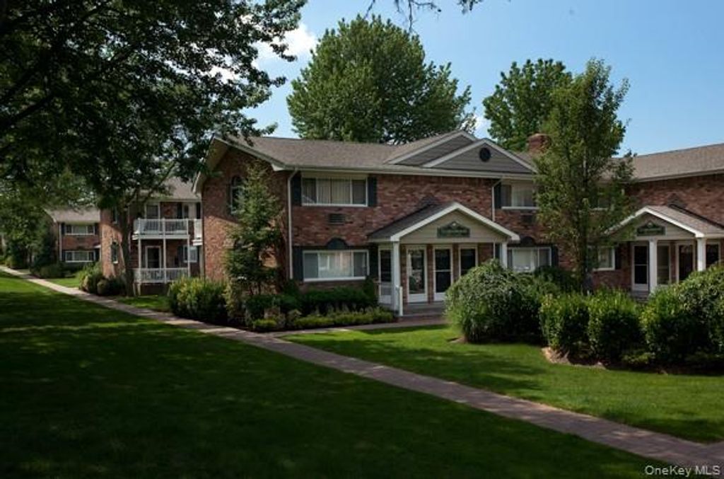 Photo of 20 Westgate Drive #MA20, Bohemia, NY 11716 (MLS # 951656)