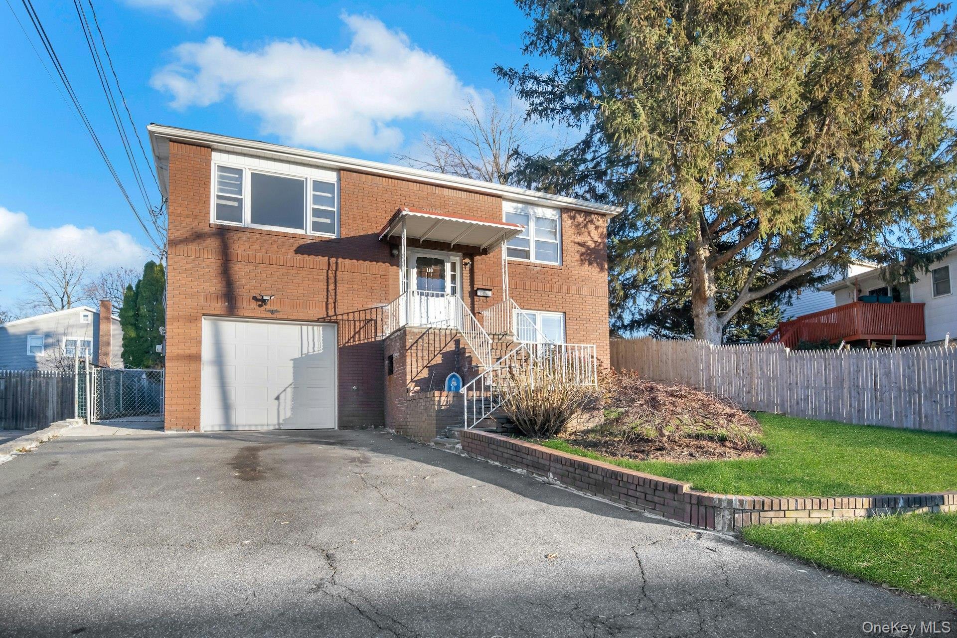 Yonkers, New York 10710, United States, 5 Bedrooms Bedrooms, ,4 BathroomsBathrooms,Residential,Active,249866