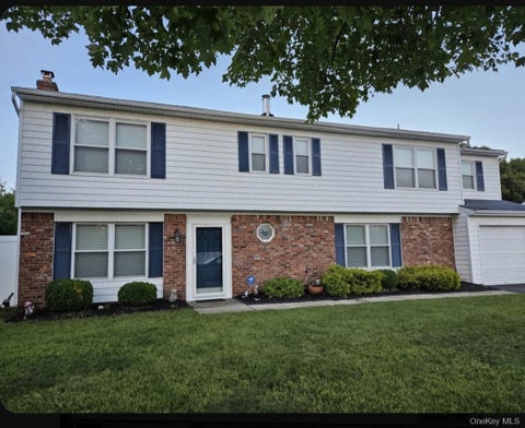 Photo of 7 Springmeadow Drive, Holbrook, NY 11741 (MLS # 1049413)