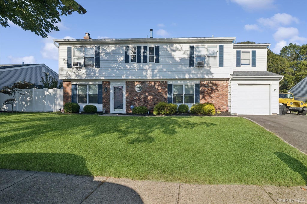 Photo of 7 Springmeadow Drive, Holbrook, NY 11741 (MLS # 1049413)