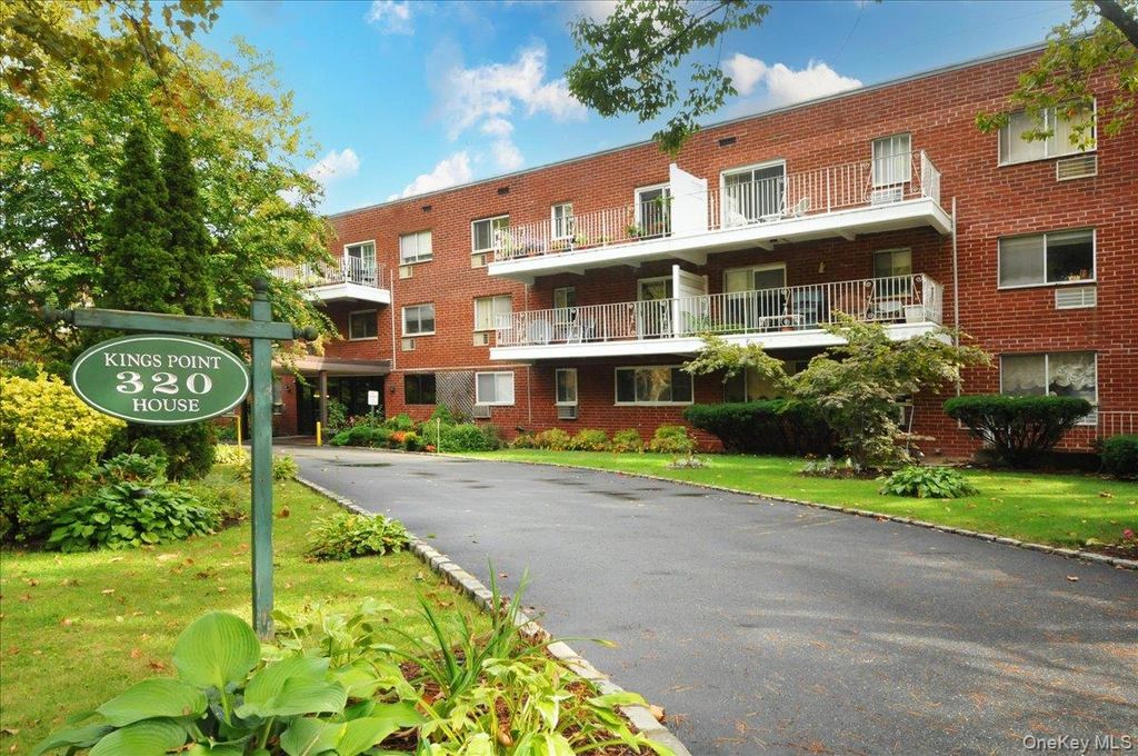 Photo of 320 E Shore Road #4C, Great Neck, NY 11023 (MLS # 956303)