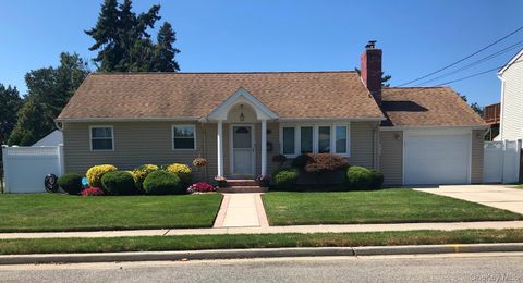 113 Kuhl Avenue Hicksville NY 11801