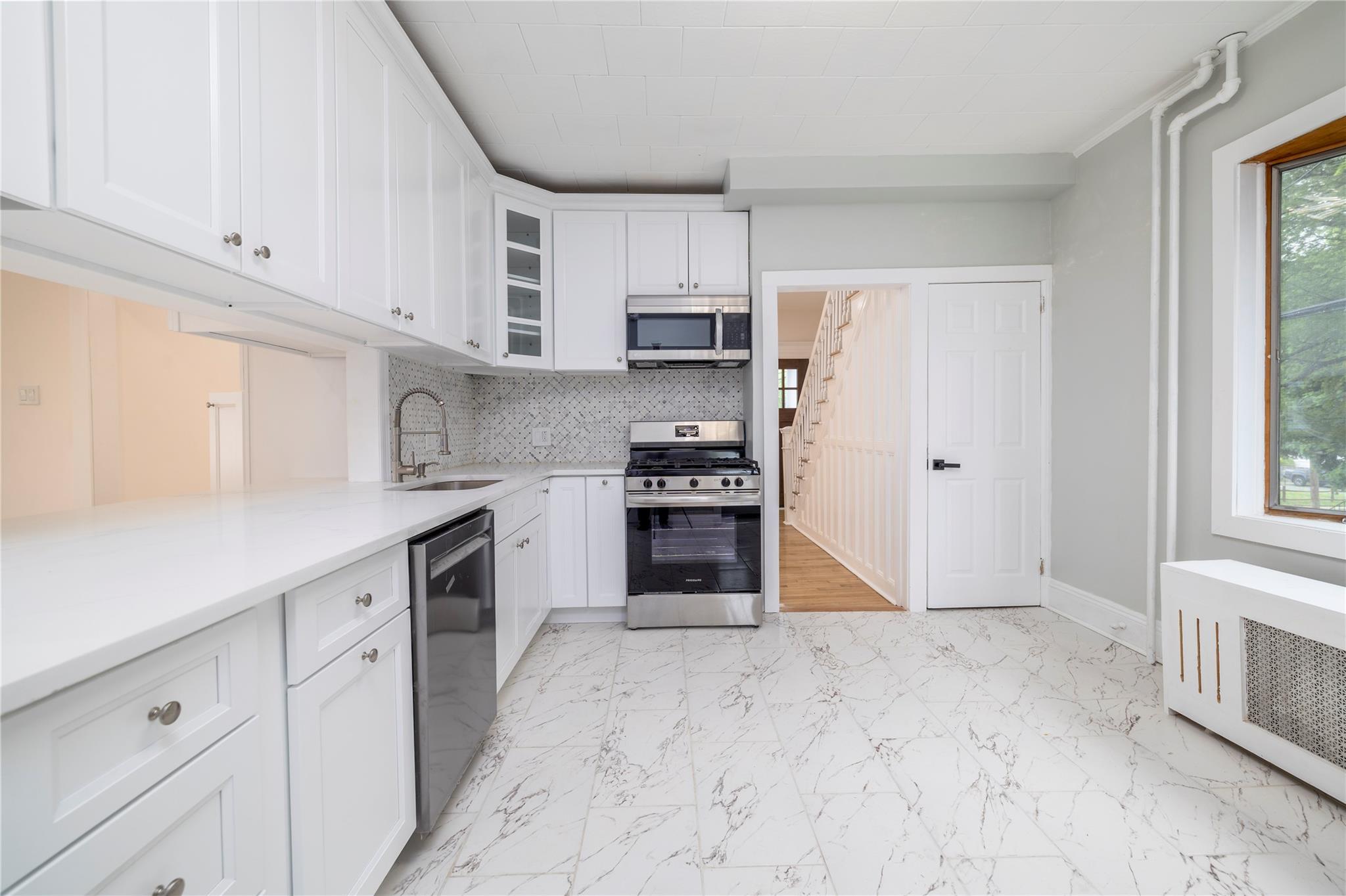 85 Webster Avenue, Port Washington, New York image 10
