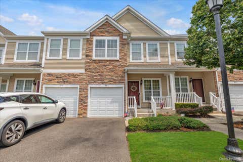 Condo For Sale - 96 Paget Lane<br/> Massapequa, NY 11758