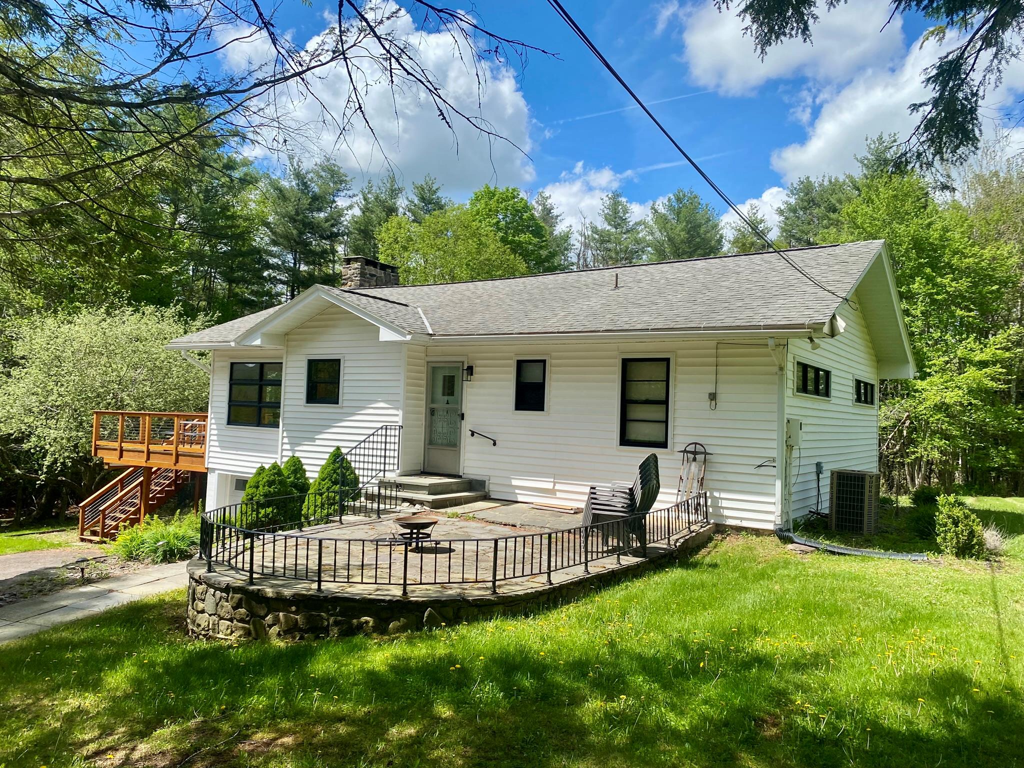 21 Nauvoo Road, Windham, New York image 1