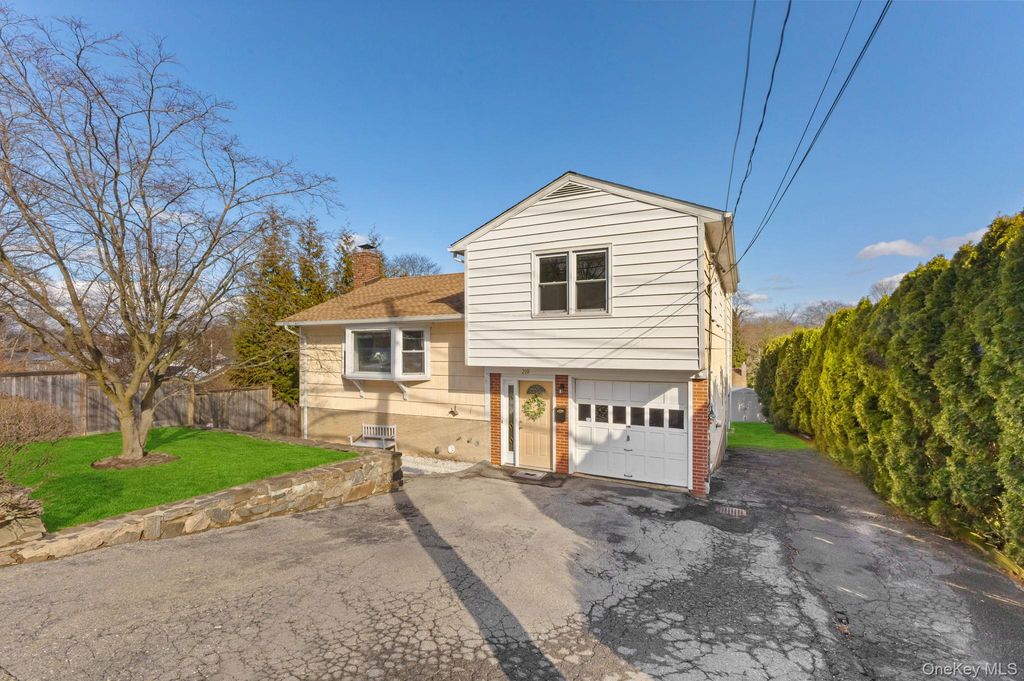 Photo of 219 Old Mamaroneck Road, White Plains, NY 10605 (MLS # 963285)