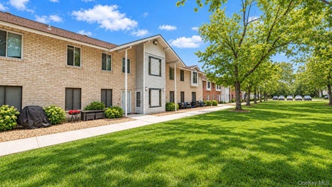 Homes For Sale - 24 Idaho Court Ct #24<br/> Suffolk County, Coram, NY 11727