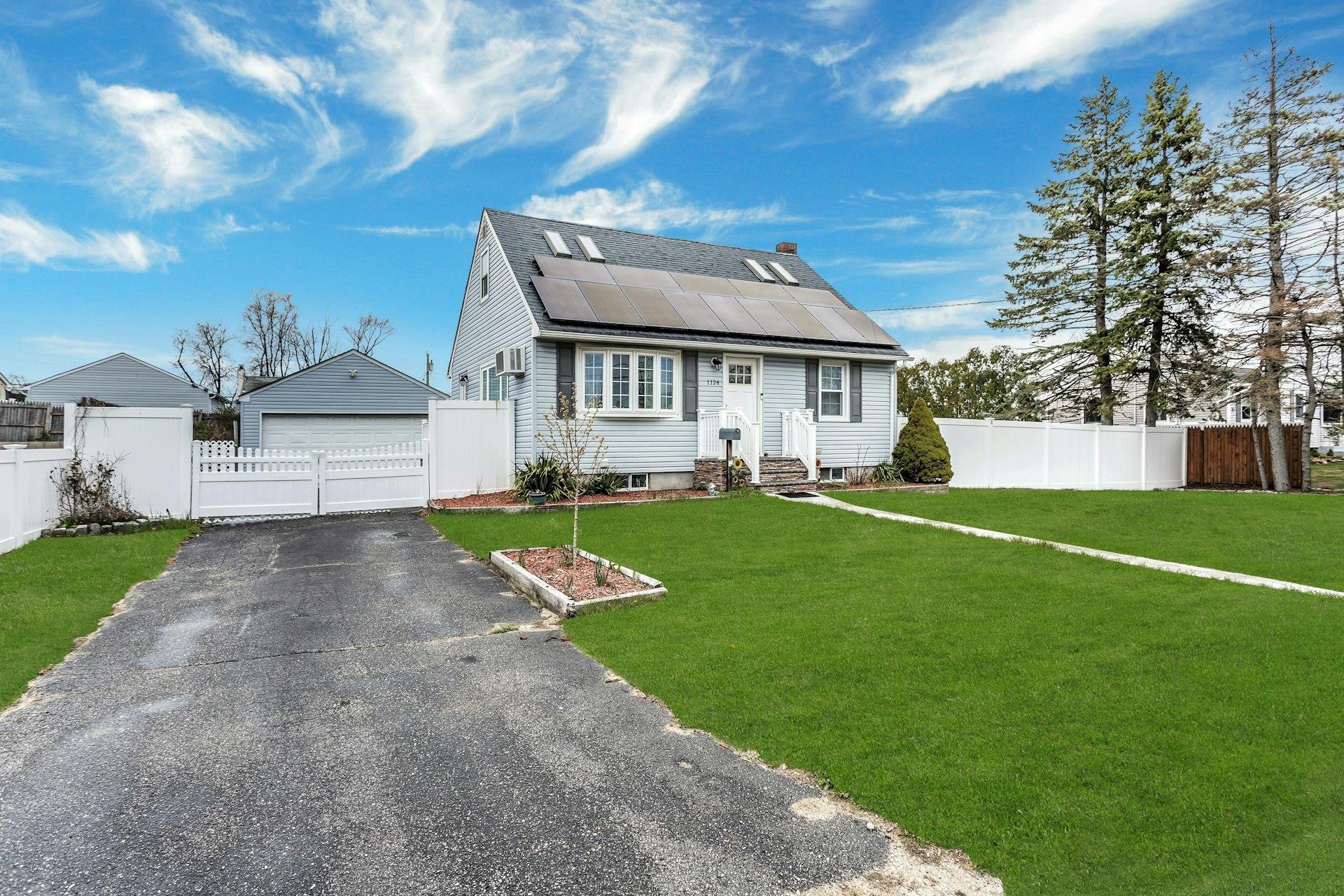 1124 14th Street, West Babylon, New York image 2