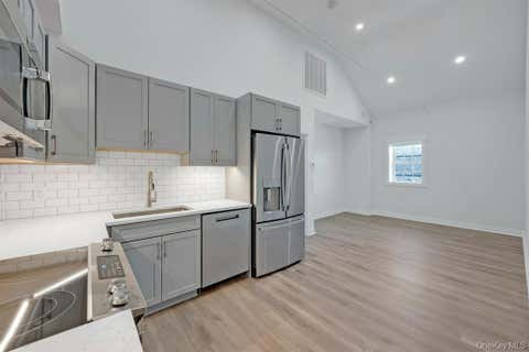 Apartment For Rent - 1133 Pleasantville Road #3B<br/> Briarcliff Manor, NY 10510