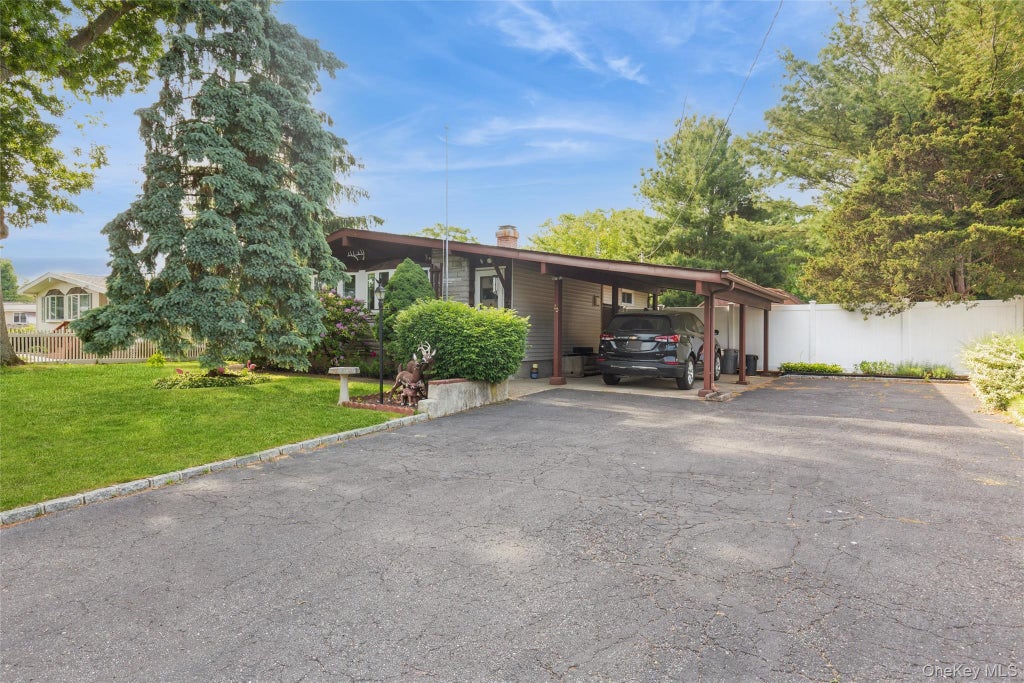 Photo of 20 Duane Drive, Ronkonkoma, NY 11779 (MLS # 1009987)