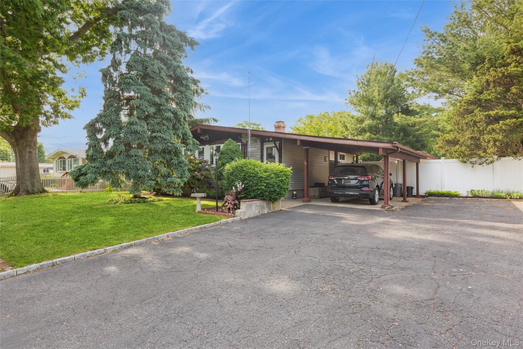 Photo of 20 Duane Drive, Ronkonkoma, NY 11779 (MLS # 1009987)