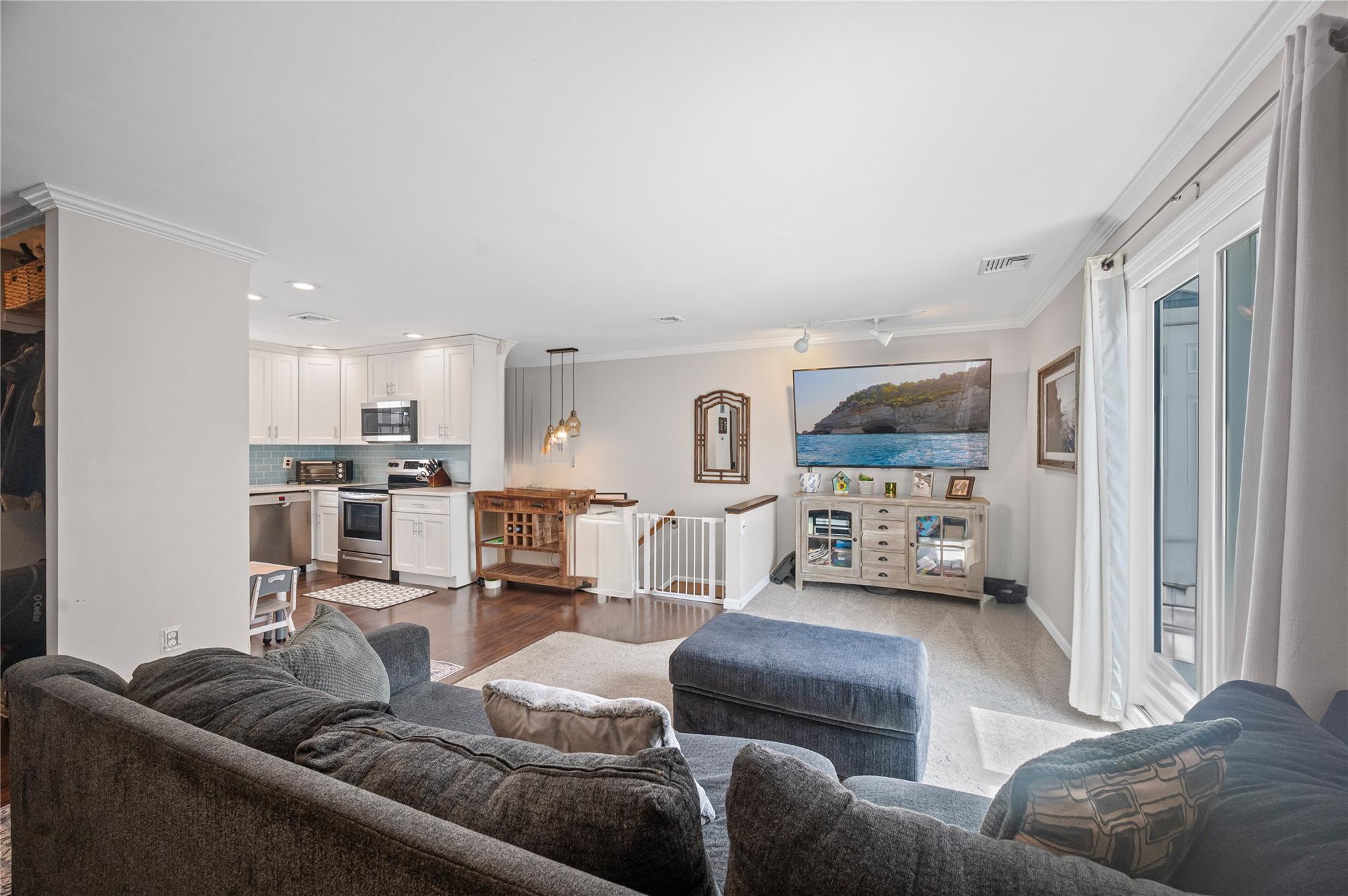 116 Westend Avenue #12, Freeport, New York image 6