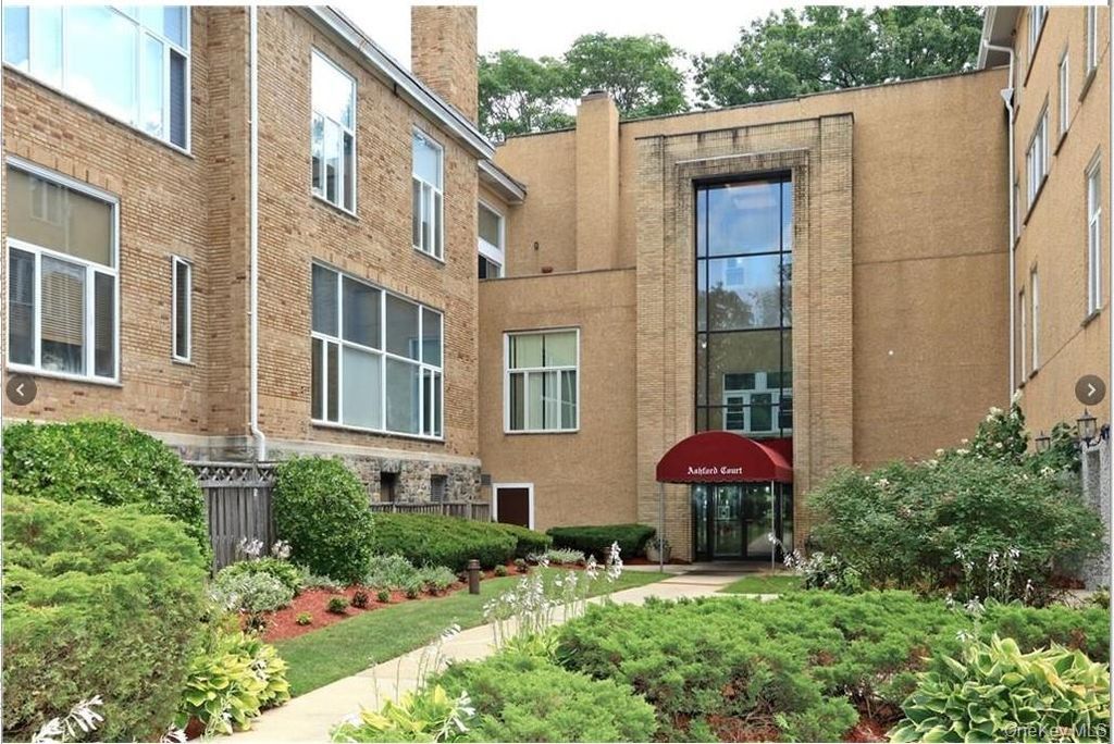 Photo of 520 Ashford Avenue #28, Ardsley, NY 10502 (MLS # 1025214)