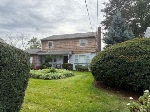 Photo of 235 Pine St, Freeport, NY 11520 (MLS # 927989)