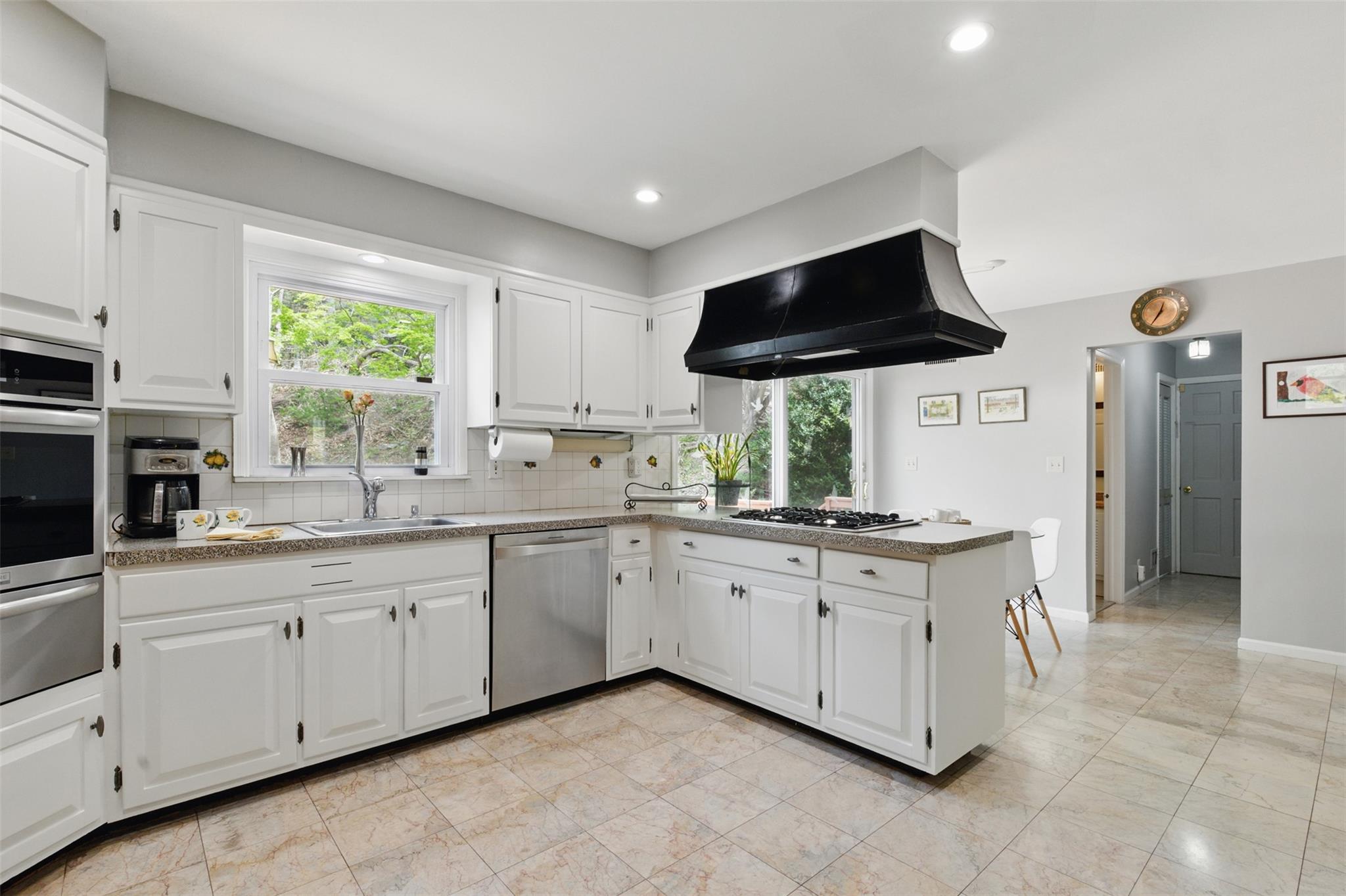 33 Mulligan Lane, Irvington, New York image 15