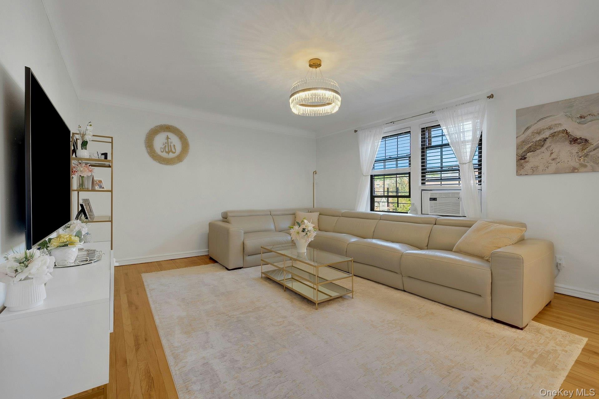 Scarsdale, New York 10583, United States, 2 Bedrooms Bedrooms, ,1 BathroomBathrooms,Residential,Active,222915