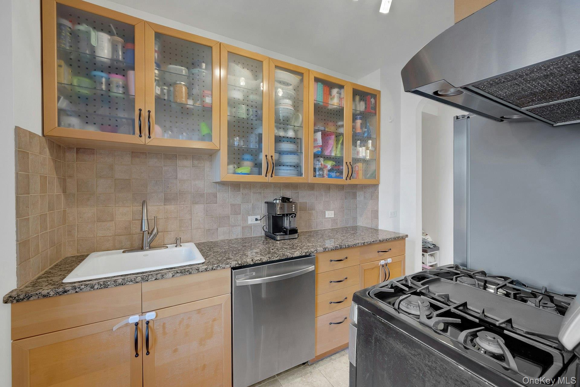 Scarsdale, New York 10583, United States, 2 Bedrooms Bedrooms, ,1 BathroomBathrooms,Residential,Active,222915