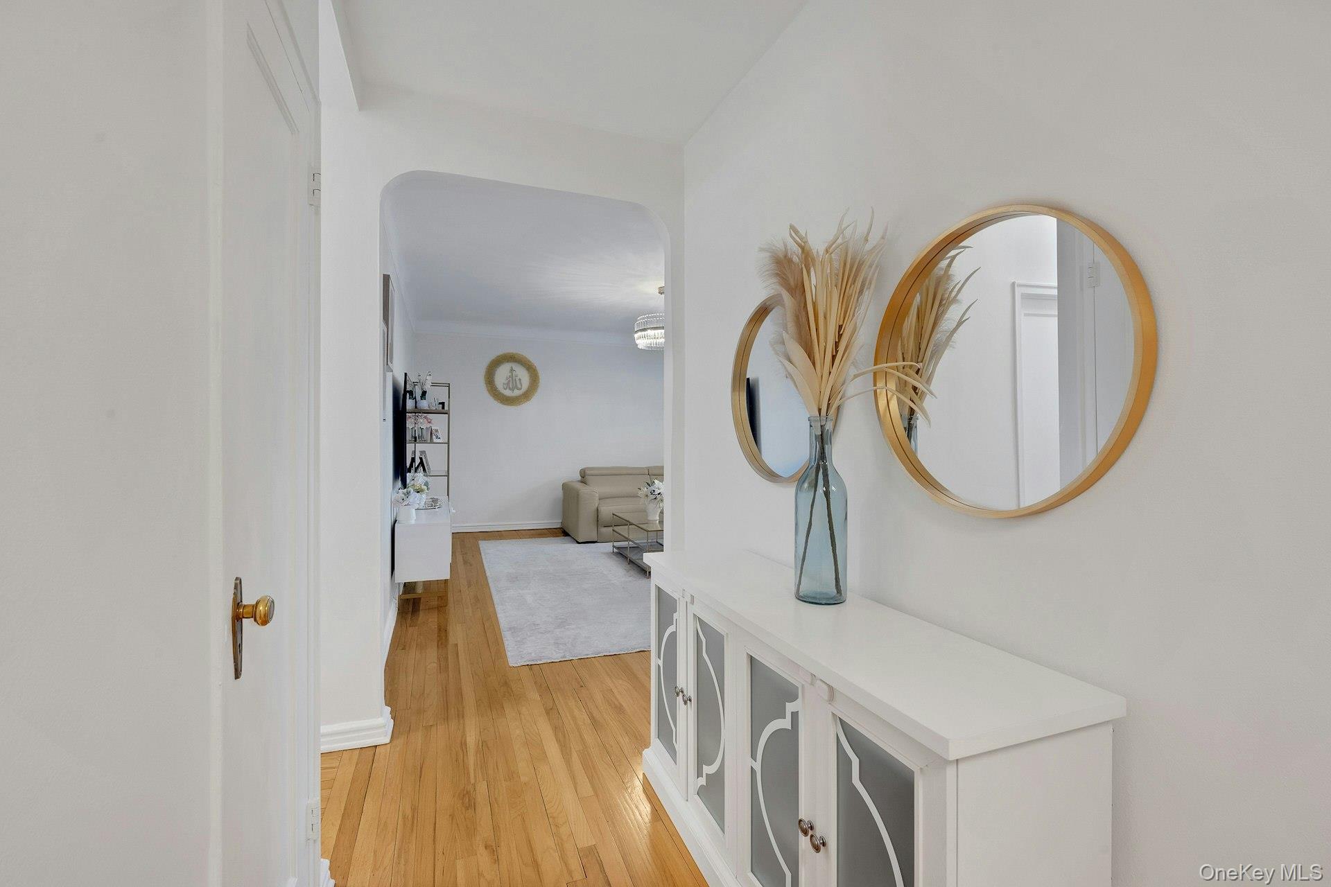 Scarsdale, New York 10583, United States, 2 Bedrooms Bedrooms, ,1 BathroomBathrooms,Residential,Active,222915