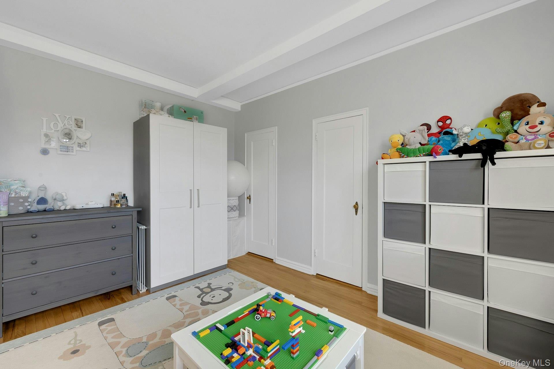 Scarsdale, New York 10583, United States, 2 Bedrooms Bedrooms, ,1 BathroomBathrooms,Residential,Active,222915