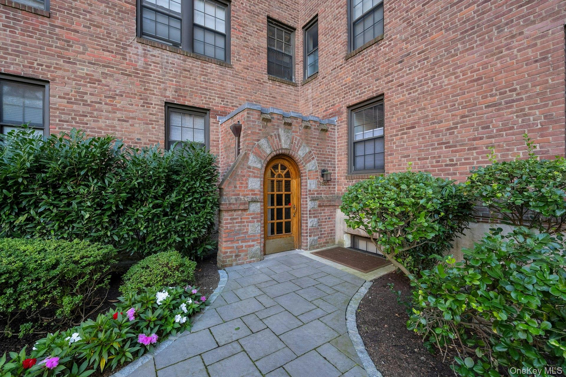 Scarsdale, New York 10583, United States, 2 Bedrooms Bedrooms, ,1 BathroomBathrooms,Residential,Active,222915