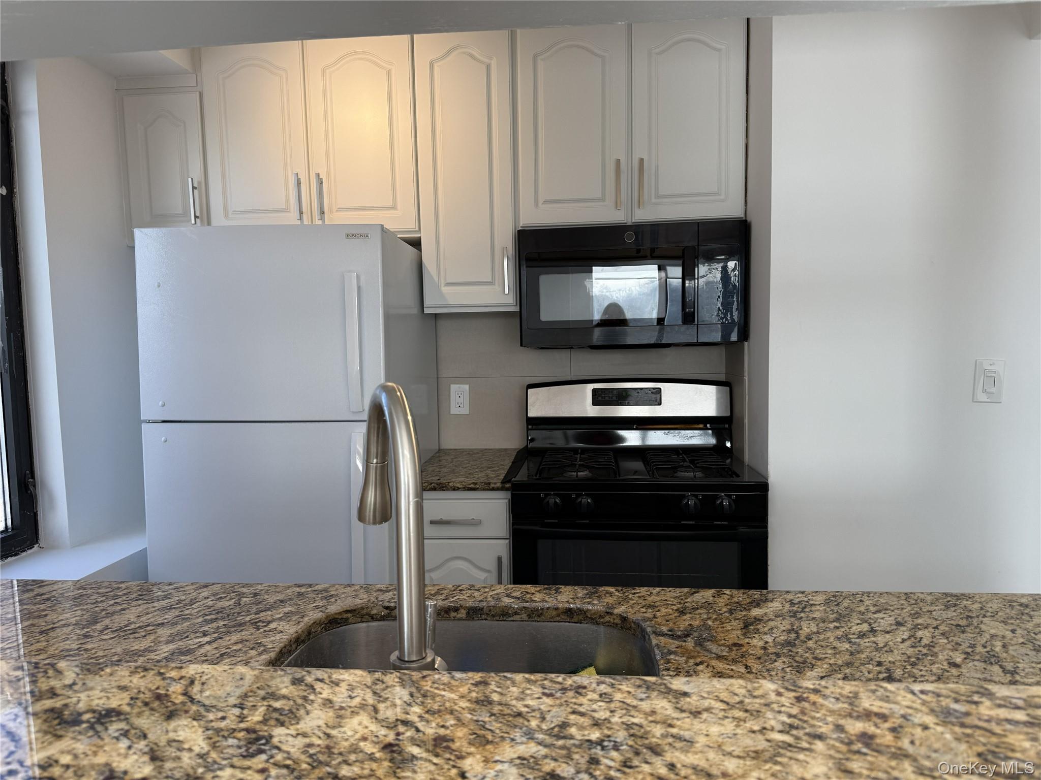 4 Martine Avenue 416