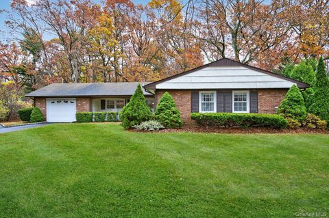 Photo of 25 Shelbourne Lane, Stony Brook, NY 11790 (MLS # 934758)