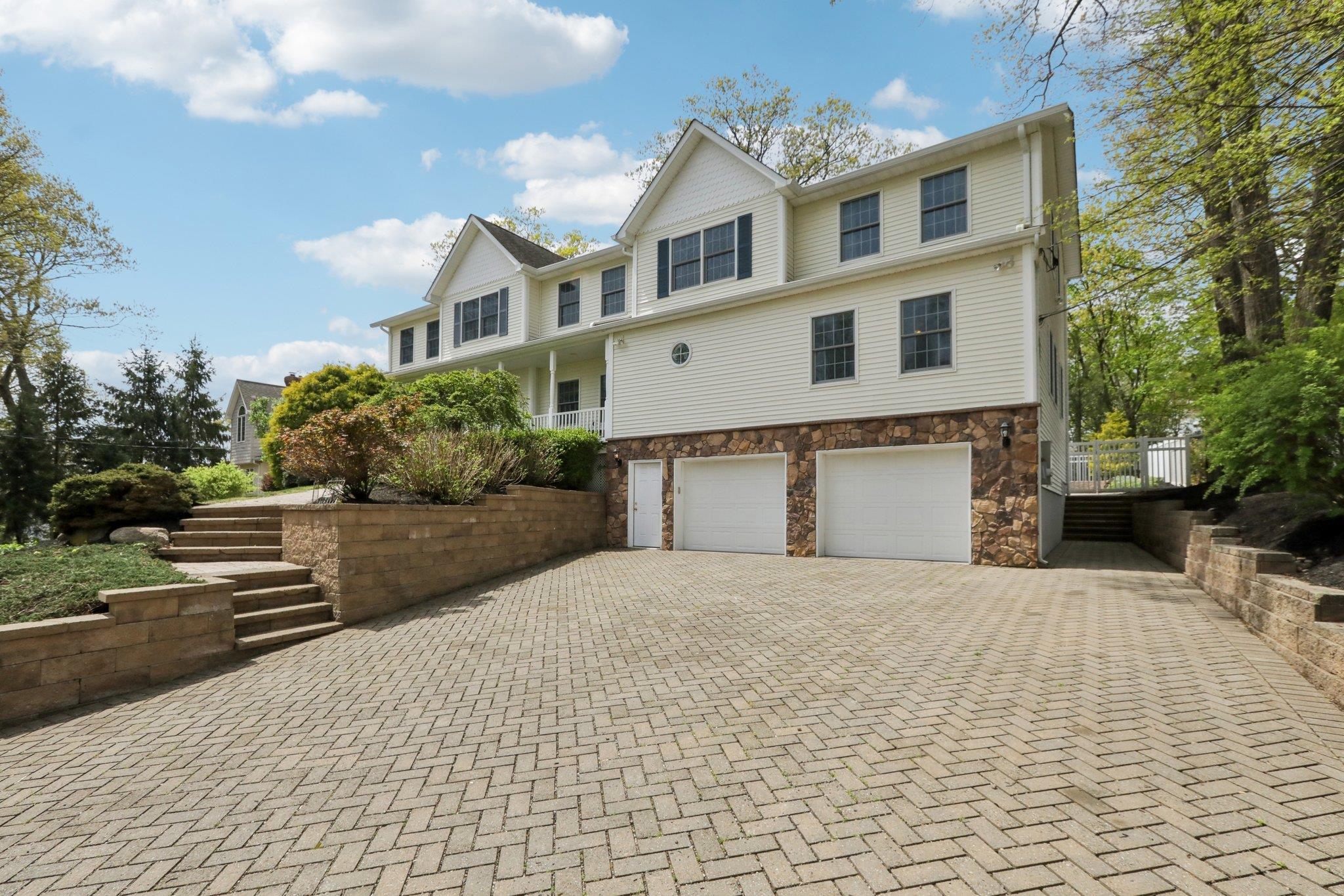 27 Lindbergh Lane, New City, New York image 2