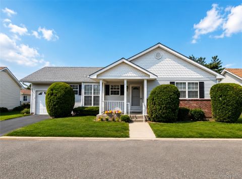 Condo For Sale - 7 Daria Drive<br/> Oakdale, NY 11769