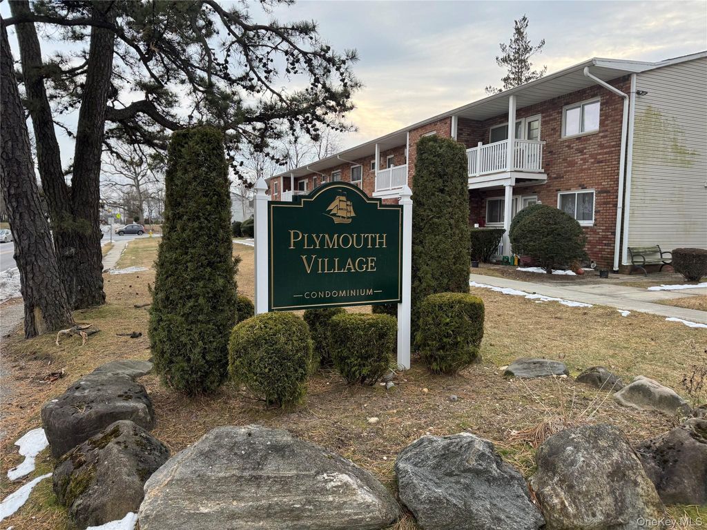 Photo of 100 Hawthorne Avenue, Central Islip, NY 11722 (MLS # 949229)