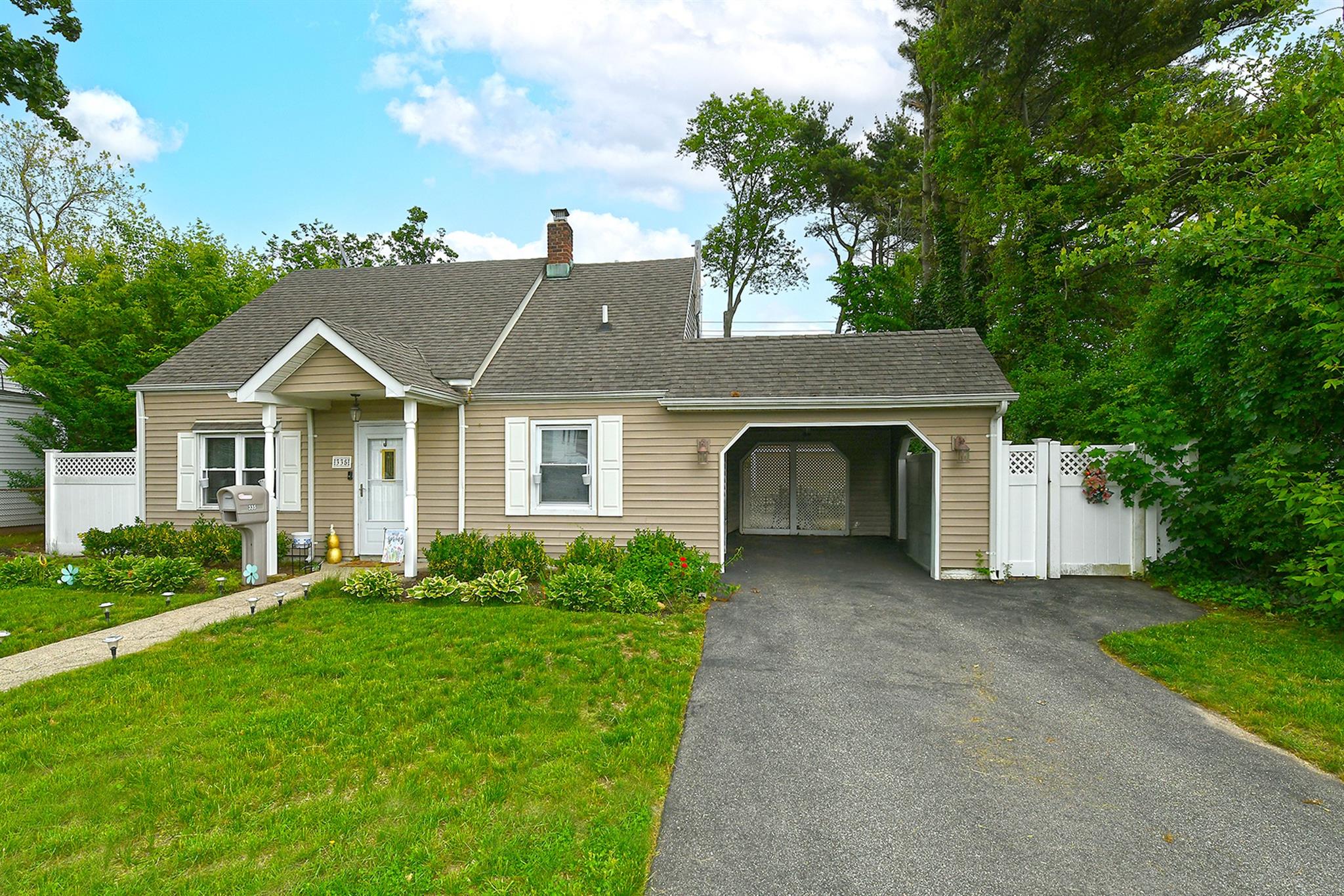 335 Orchid Road, Levittown, New York image 3
