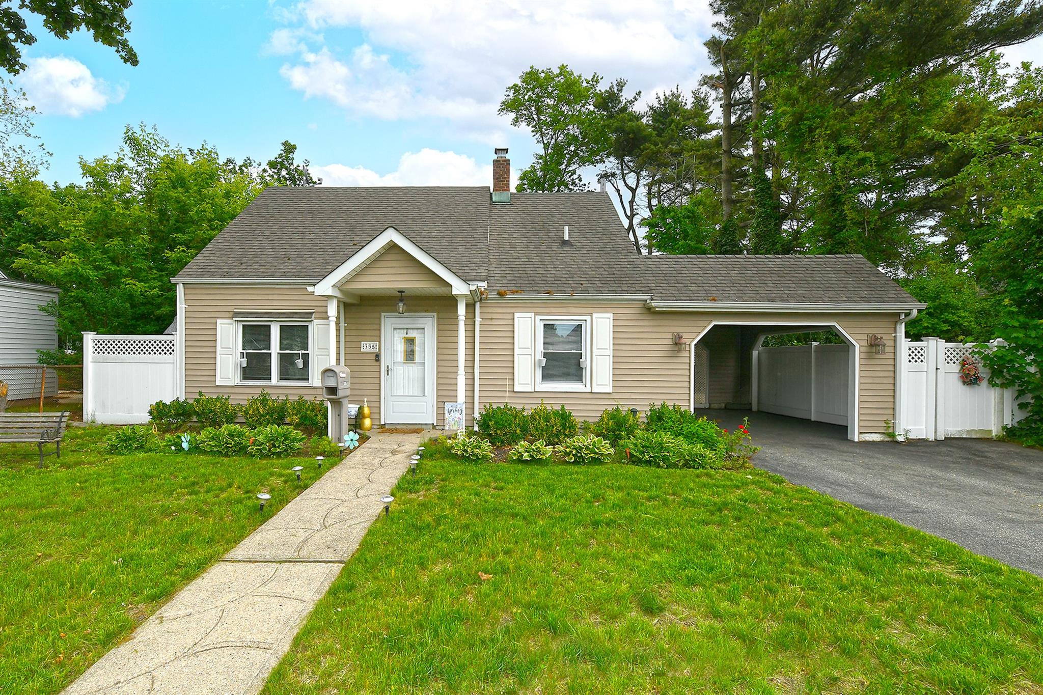 335 Orchid Road, Levittown, New York image 1