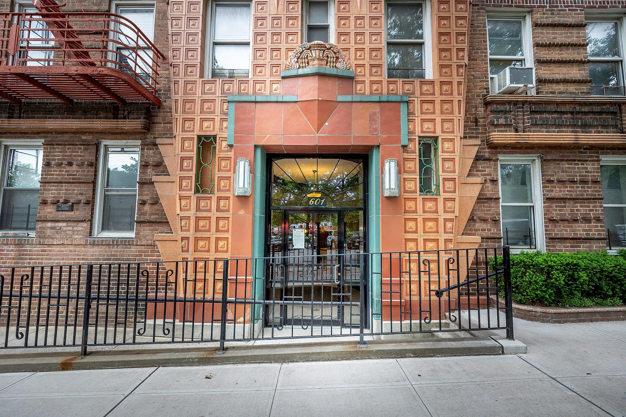 Pelham Parkway 516, Bronx, New York - 1 Bedrooms  
1 Bathrooms  
3 Rooms - 