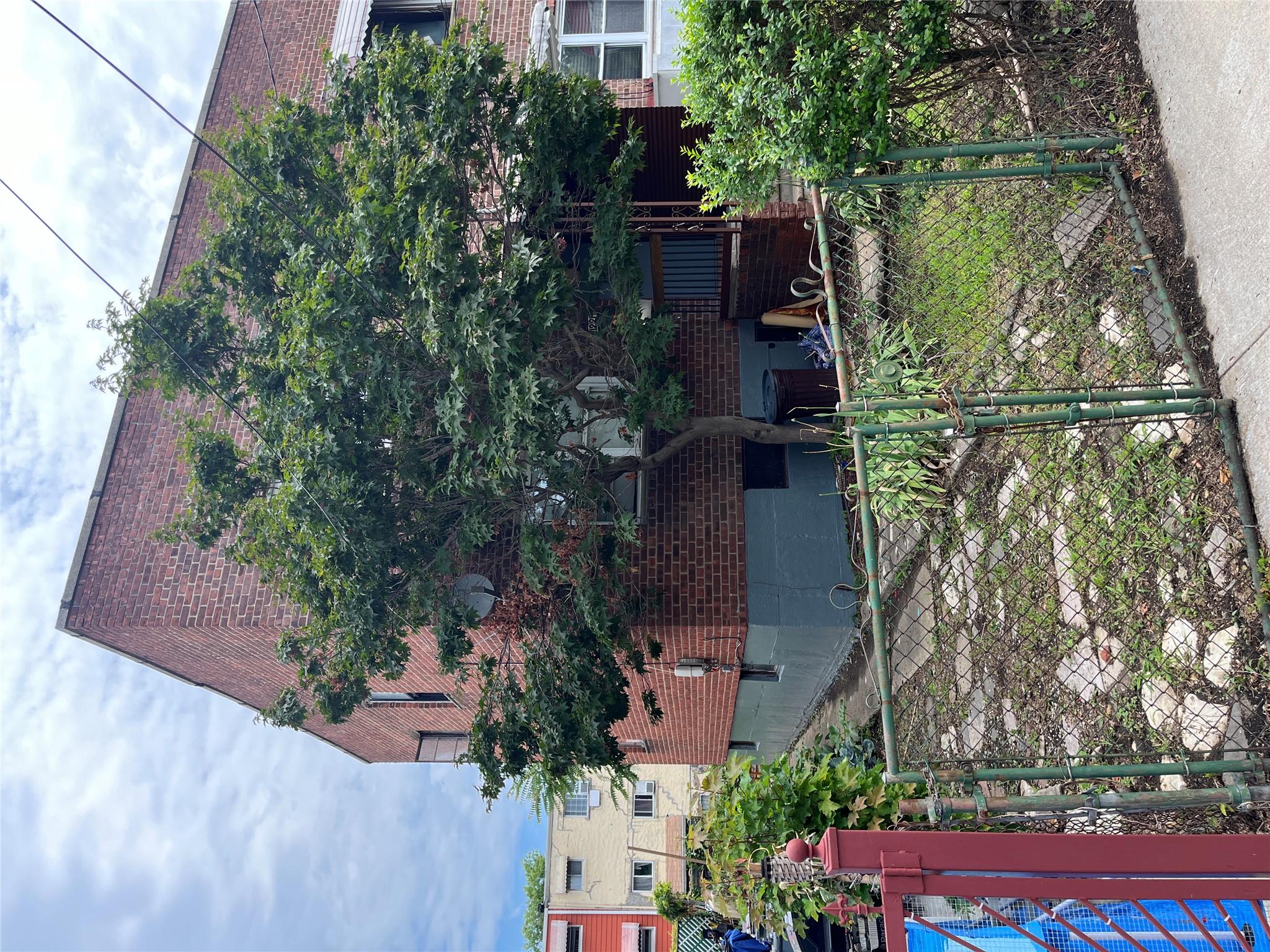 Property for Sale at E 223rd Street, Bronx, New York - Bedrooms: 3 
Bathrooms: 1 
Rooms: 6  - $550,000