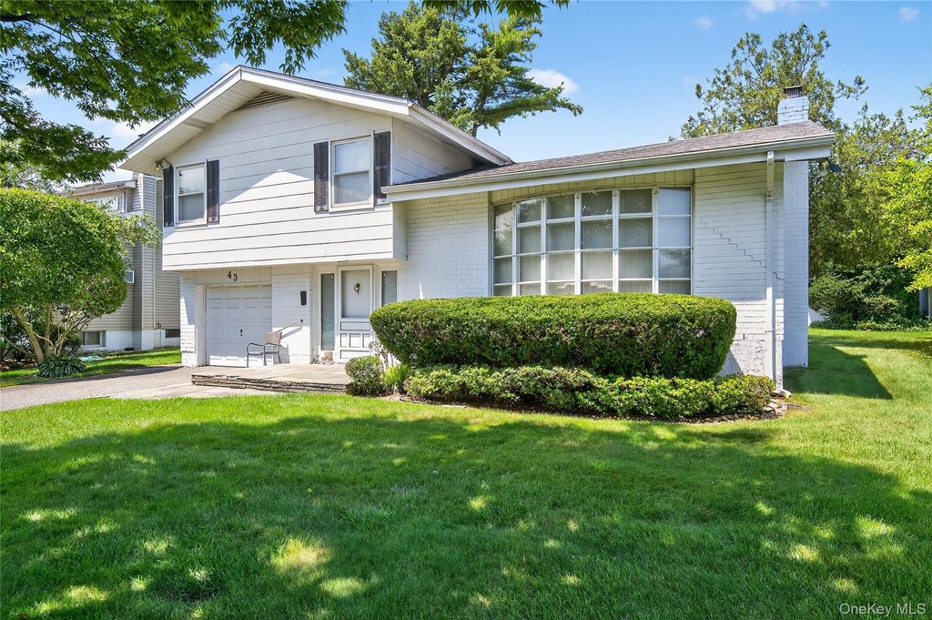 Photo of 43 Friendly Lane, Jericho, NY 11753 (MLS # 892929)
