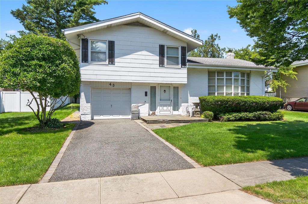 Photo of 43 Friendly Lane, Jericho, NY 11753 (MLS # 892929)