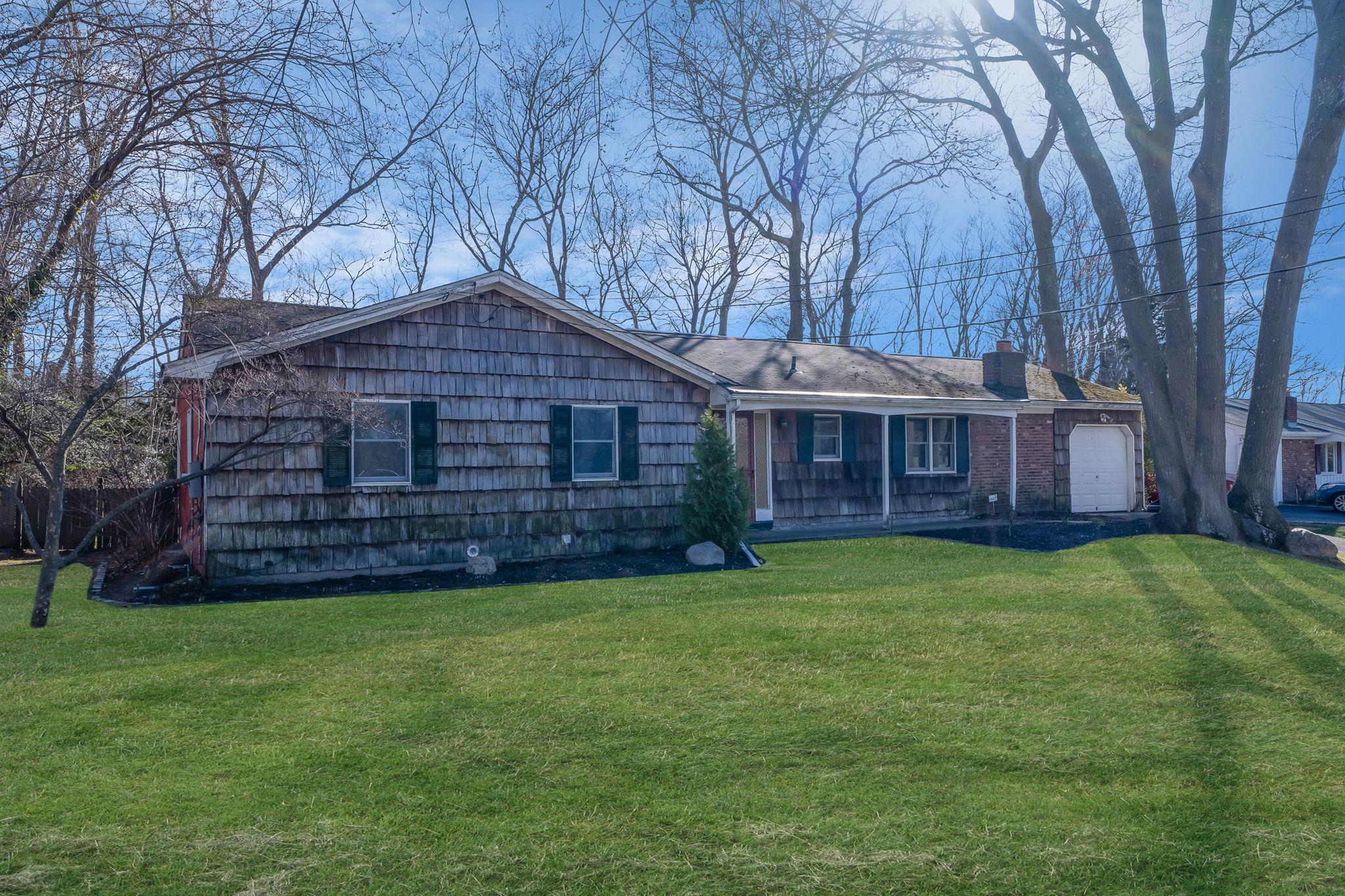 81 Mahogany Road, Rocky Point, New York image 1