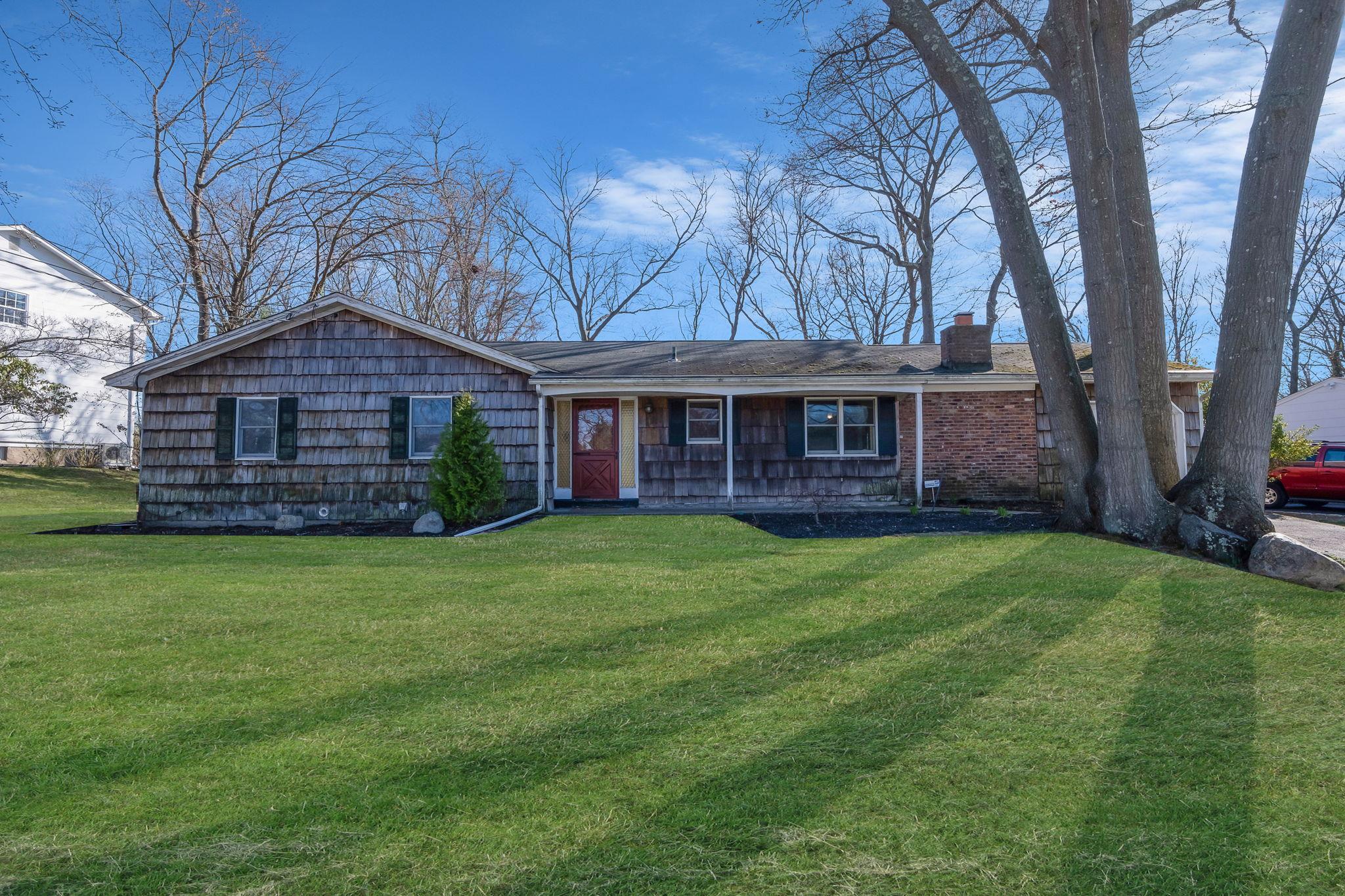 81 Mahogany Road, Rocky Point, New York image 2