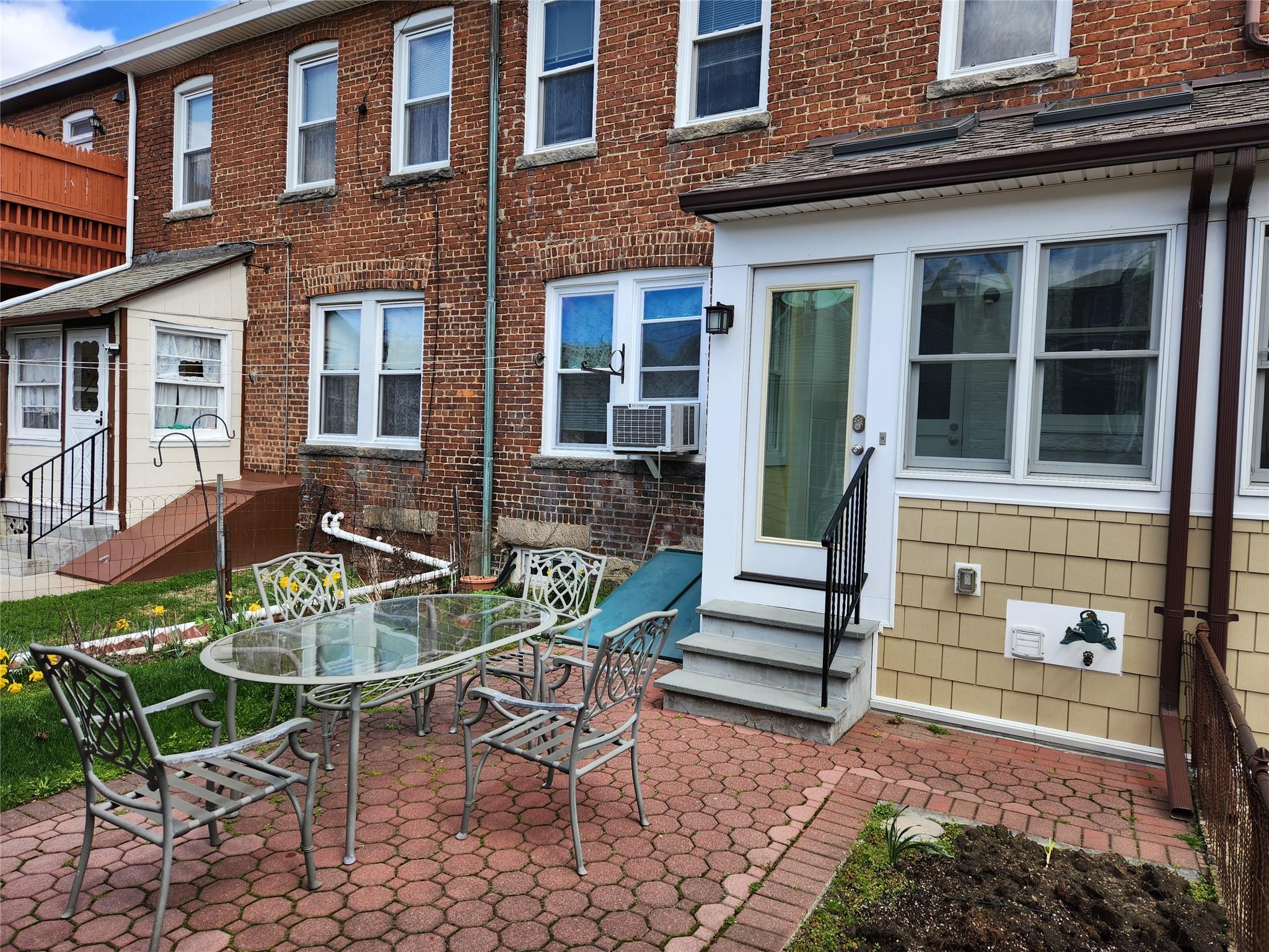 16 Pratt Street, New Rochelle, New York image 2