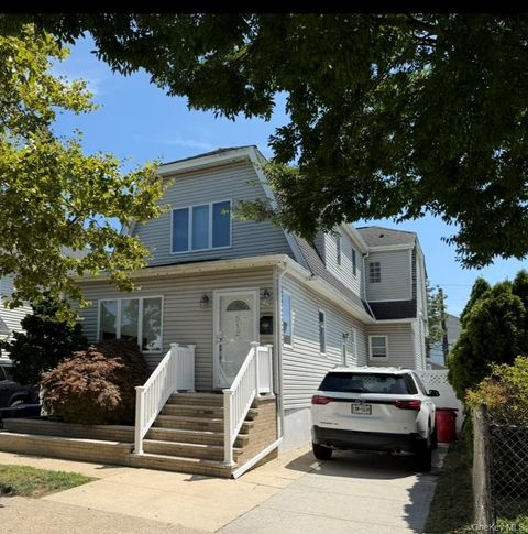 Photo of 512 E Penn Street #Upper, Long Beach, NY 11561 (MLS # 989309)