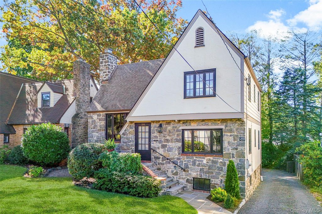 Photo of 206 Knollwood Avenue, Mamaroneck, NY 10543 (MLS # 966821)