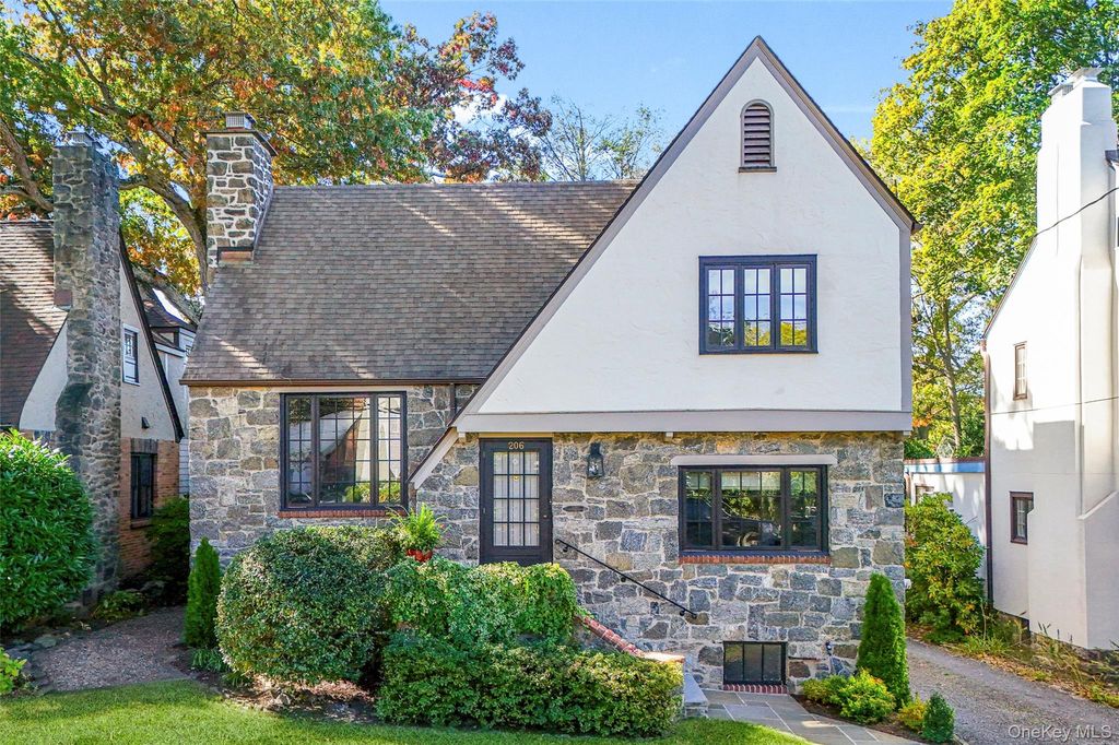 Photo of 206 Knollwood Avenue, Mamaroneck, NY 10543 (MLS # 966821)