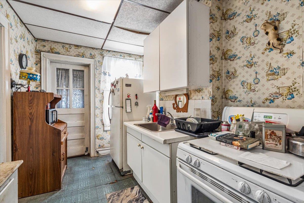 21-17 38th Street, Astoria, New York image 3