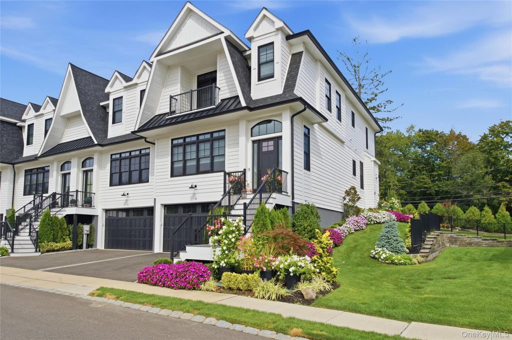 Photo of 10 Three Ponds Lane, Woodbury, NY 11797 (MLS # 1061196)