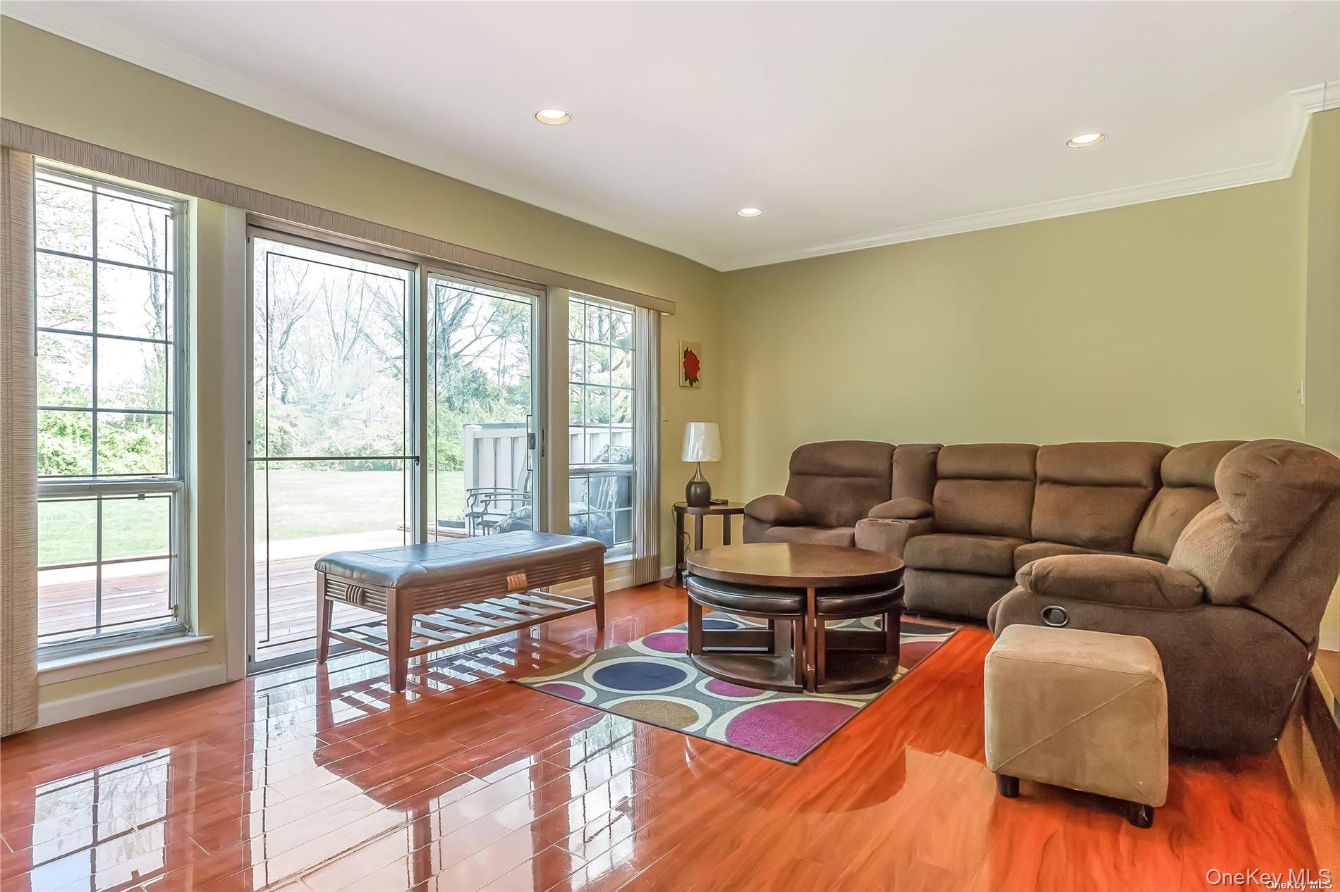 6 Manors Drive