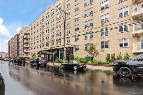 Photo of 700 Shore Road #7Y, Long Beach, NY 11561 (MLS # 938498)