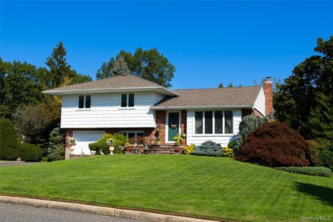 Photo of 48 Roxbury Drive, Commack, NY 11725 (MLS # 982929)